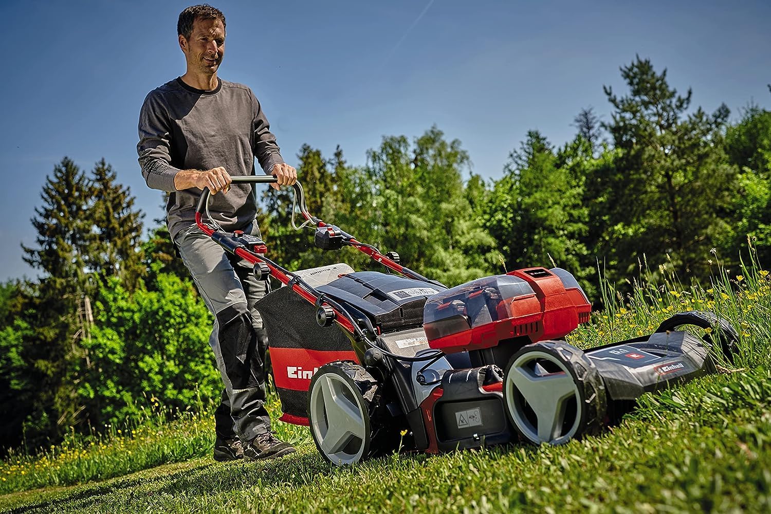Einhell Tosaerba a batteria GE-CM 36/47 S HW Li Kit Power X-Change (36 V, 47 cm larghezza di taglio, fino a 700 m, motore brushless, trazione posteriore, cesto di raccolta da 75 L, incl. 4x 4,0 Ah + 2x caricabatterie doppio)