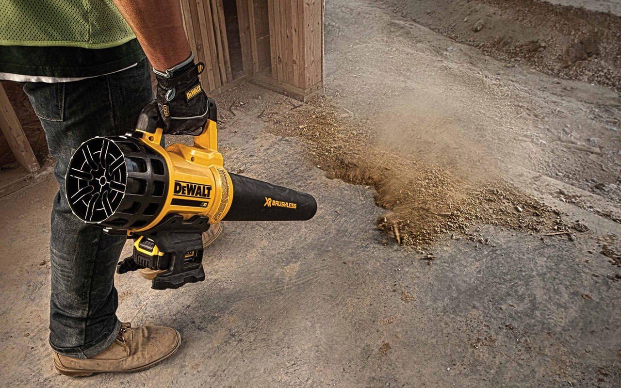 DEWALT Soffiatore a batteria (18 V, 5.0 Ah brushless, 145 km/h velocità dell'aria, design a bassa rumorosità, per funzionamento continuo, DCM562P1