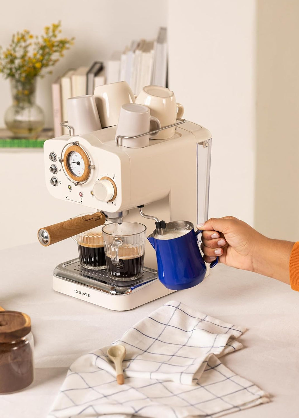 CREATE / THERA RETRO/Macchina da caffè espresso semiautomatica Rosa Pastello Opaco e Legno / Pompa a pressione 20bar, 1100W, Serbatoio acqua 1.25L, per caffè macinato, cialde ESE 55mm, con vaporizzatore, 1100W