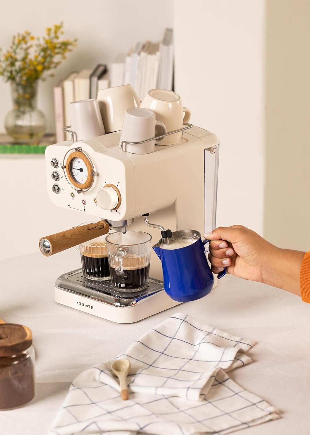 CREATE / THERA RETRO/Macchina da caffè espresso semiautomatica Rosa Pastello Opaco e Legno / Pompa a pressione 20bar, 1100W, Serbatoio acqua 1.25L, per caffè macinato, cialde ESE 55mm, con vaporizzatore, 1100W