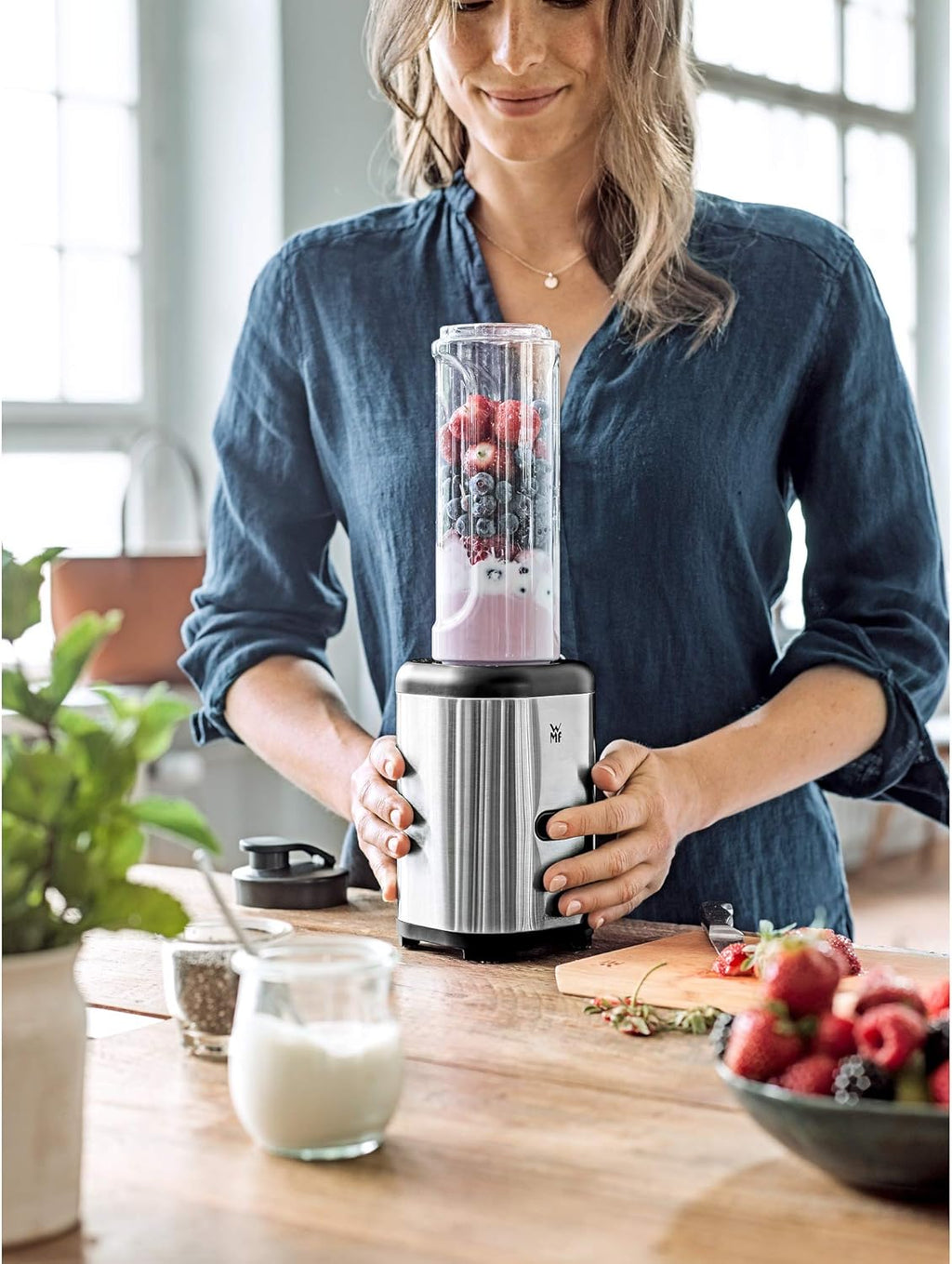 WMF Kult X Mix & Go Mini Smoothie Maker, frullatore, blender elettrico & Gastroback 46110 Contenuto: 700, 1400, 2000ml e tubo per sottovuoto, plastica, Altro