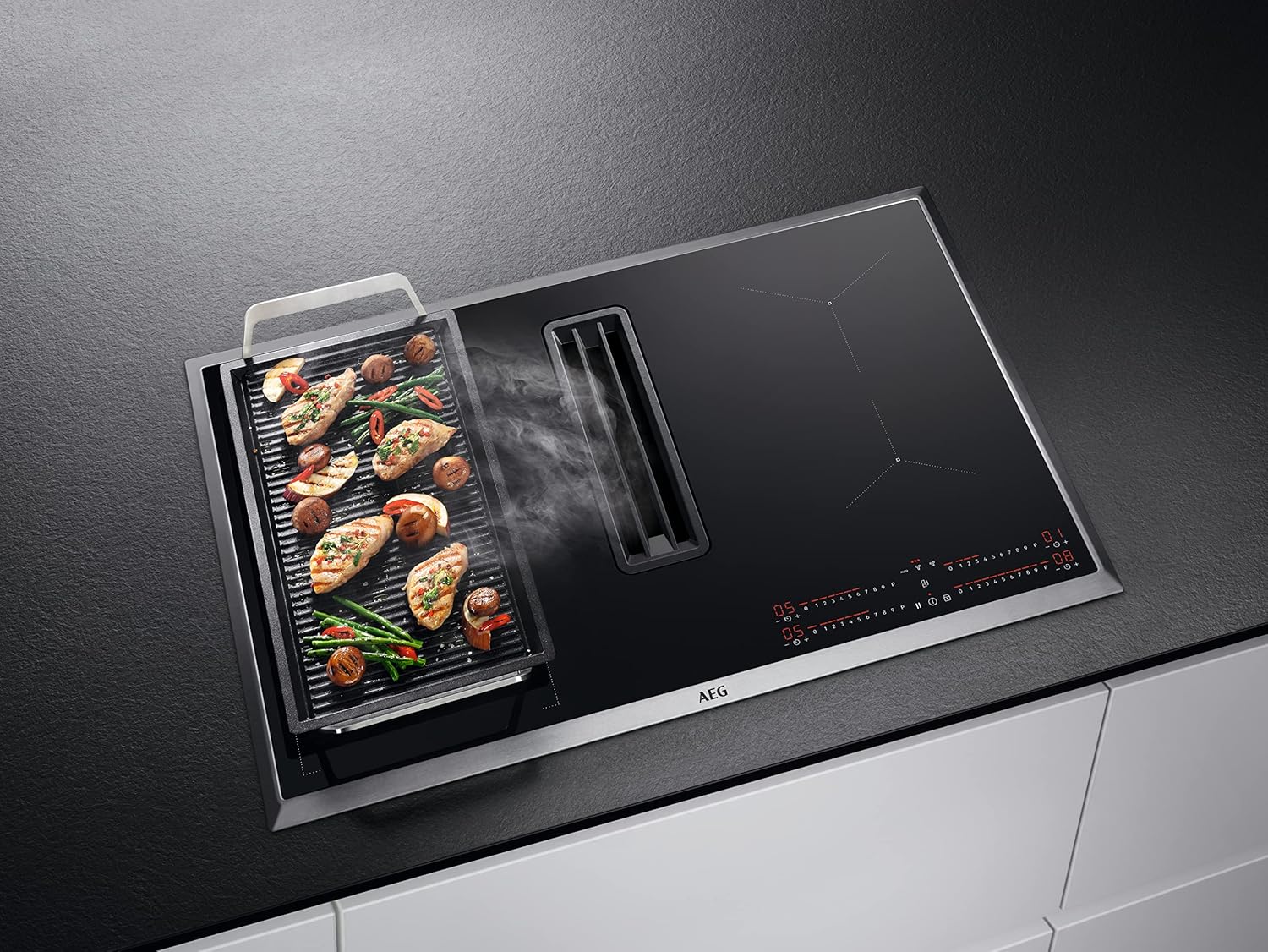 AEG piano cottura a induzione autonomo 80cm con cappa integrata / Prodotto in Germania / 4 zone cottura Flexi con funzione Bridge (combinazione di 2 zone) / Funzione automatica della cappa / Filtro a carbone attivo / COLI84COXB