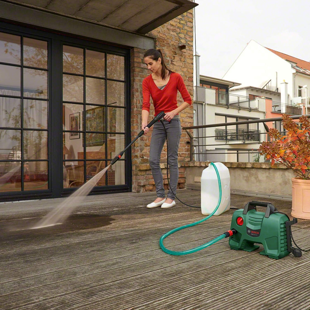 Idropulitrice Bosch EasyAquatak 120 - 1500 Watt, 120 bar, accessori versatili, design compatto, inclusi tubo e ugelli