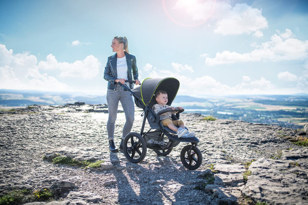 hauck Passeggino Runner 2, Passeggino a tre ruote con ruote pneumatiche XL per bambini fino a 22 kg, Protezione UV 50+, Finestra di ventilazione, Regolabile in altezza, Pieghevole, Cestino XL fino a 3 kg, Funzione reclinabile (Nero)