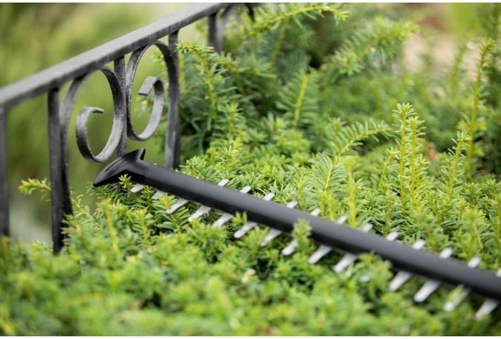 Bosch Tagliasiepi a batteria UniversalHedgeCut 18V-50 (1 batteria 2,5 Ah, sistema 18 Volt, lunghezza lama 50 cm, in scatola di cartone)