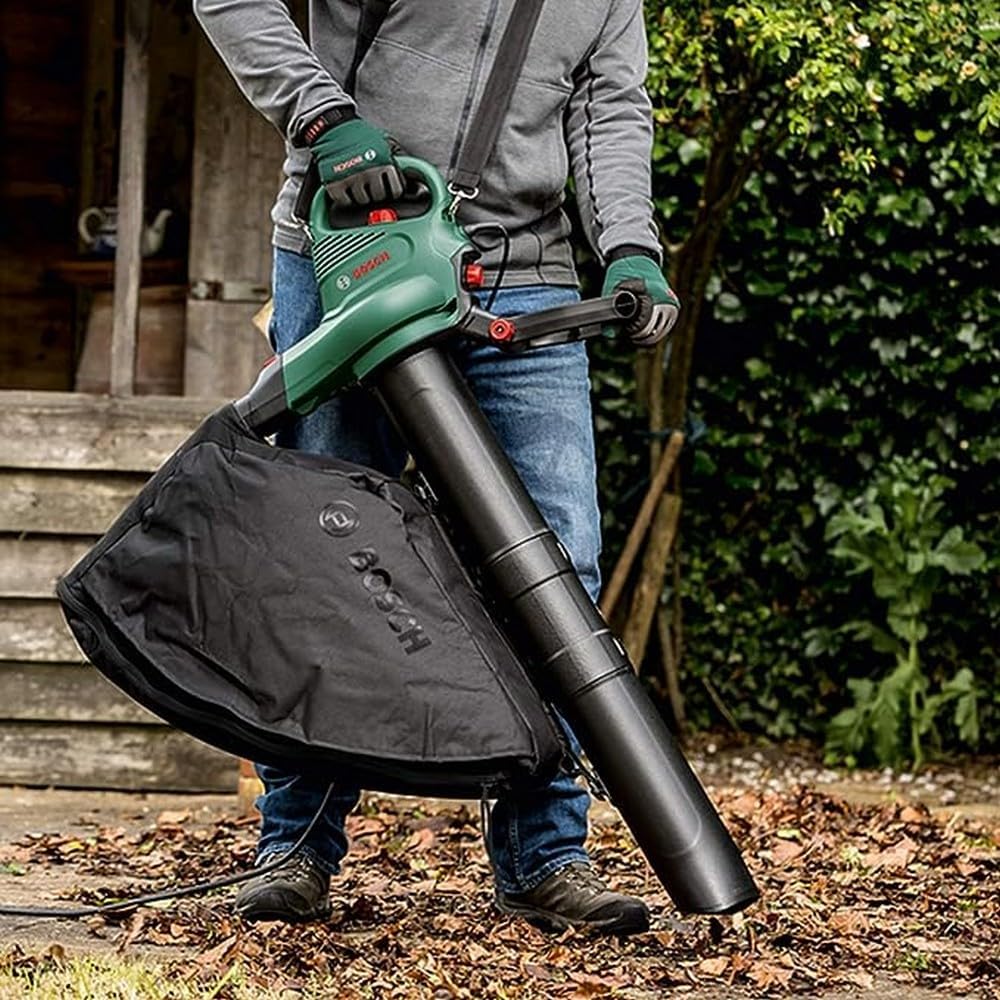 Bosch UniversalGardenTidy 3000 Soffiatore/Aspiratore Elettrico (3000 W, sacco di raccolta da 50 l, regolazione continua della velocità, per soffiare, aspirare e triturare foglie, in confezione di cartone)