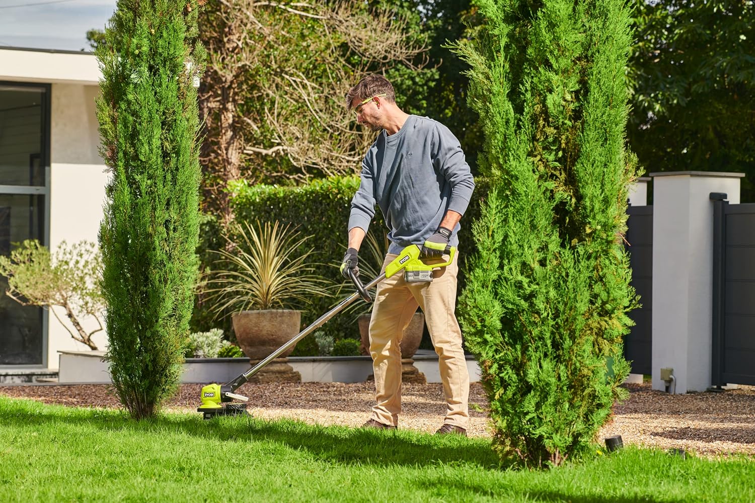 RYOBI 18 V ONE+ Akku-Rasentrimmer mit Radführung RY18LT33A-0 (33 cm Kantenschneidefunktion mit Fußsteuerung, Ø Fadenspule 1 x 1,65 mm, ohne Akku und Ladegerät)