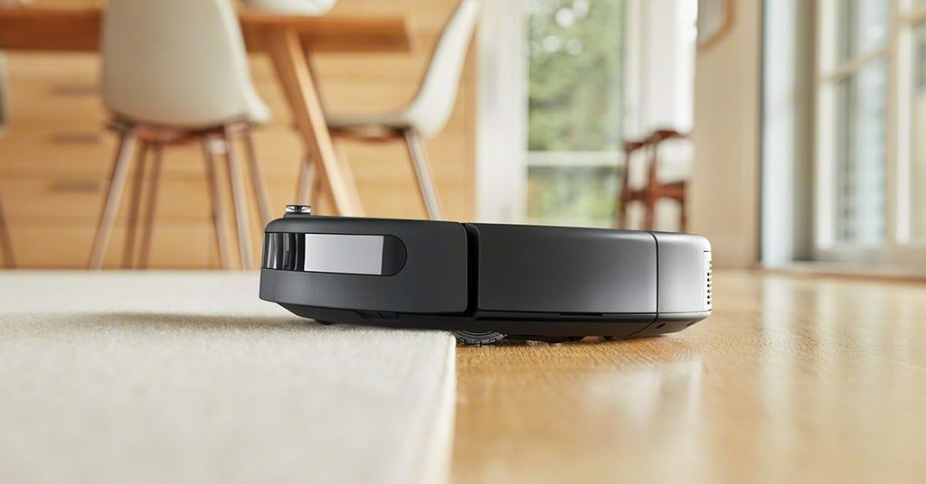 Robot aspirapolvere e lavapavimenti iRobot Roomba Combo Essential (Y0112), potente aspirazione e lavaggio, sistema di pulizia a 4 fasi, 3 livelli di aspirazione, pulizia Spot, controllabile tramite app, pulsanti o voce, Bianco