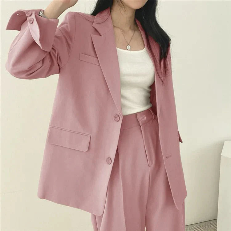Complesso blazer e pantaloni a sigaretta monocromatico da donna