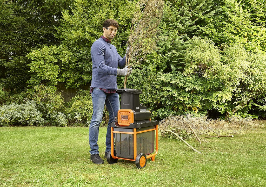 Black+Decker 2.800 Watt Elektro-Leisehäcksler (zur schnellen Zerkleinerung von Zweigen und Ästen bis 45 mm, 45l Auffangbehälter, Vorwärts-/Rückwärtslauf, robuste Räder+Standfüße) BEGAS5800 Multicolor