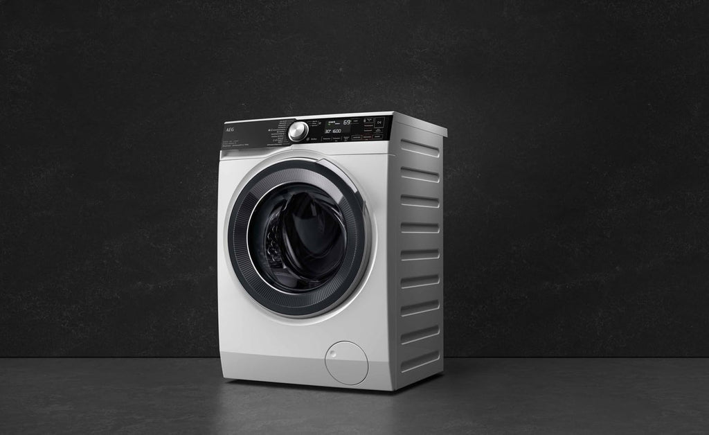 AEG L7WBA60680 Lavasciuga / DualSense - cura delicata / 8 kg lavaggio / 5 kg asciugatura / D / a risparmio energetico / ProSense - regolazione automatica del carico / Funzione aggiungi indumento / ProSteam - funzione vapore rinfrescante / 1600 giri/min