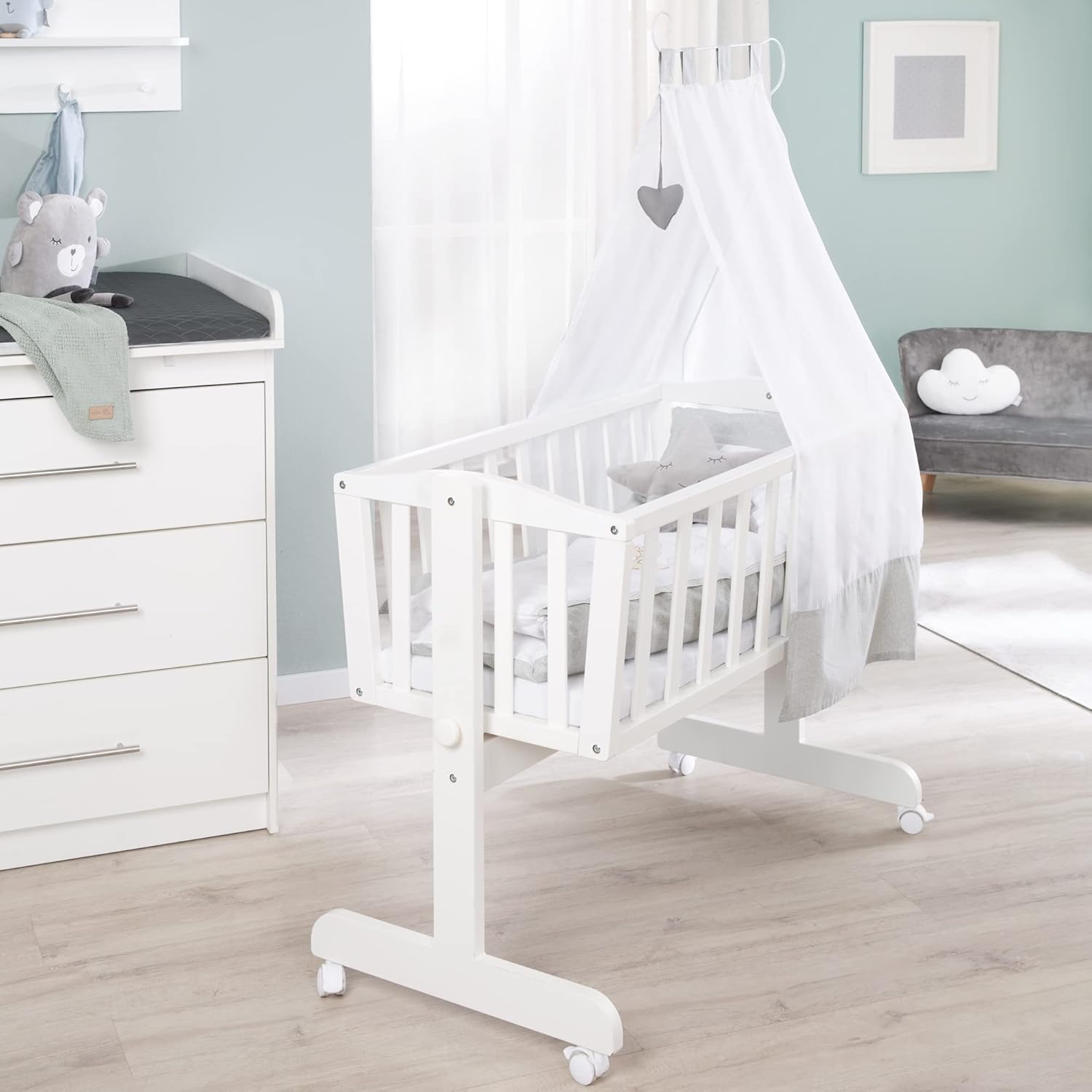 roba Babywiege 40 x 90 cm Adam & Eule - Stubenwagen & Wiege mit Rollen - Bett Set komplett mit Feststellfunktion - Inkl. textiler Ausstattung - Holz weiß