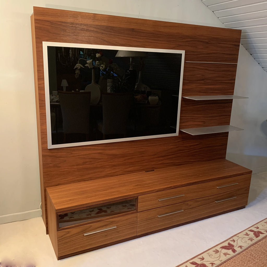 TV Wand, Paneelwand Jan Vorhlter Amar Nubaum