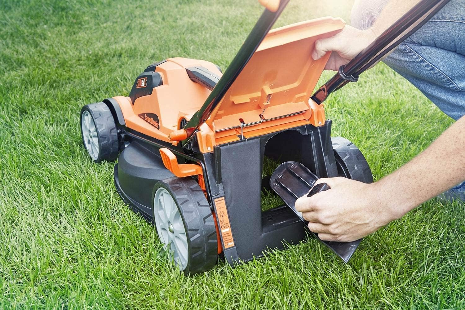 Tagliaerba a batteria LawnMaster CLMF2434G 24V max 2x4.0Ah, 34cm, 300m² pacciamatura 32L, regolazione altezza di taglio a 6 livelli 20-70mm
