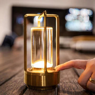 RetroLamp - Illumina la tua stanza con un'eleganza senza tempo!