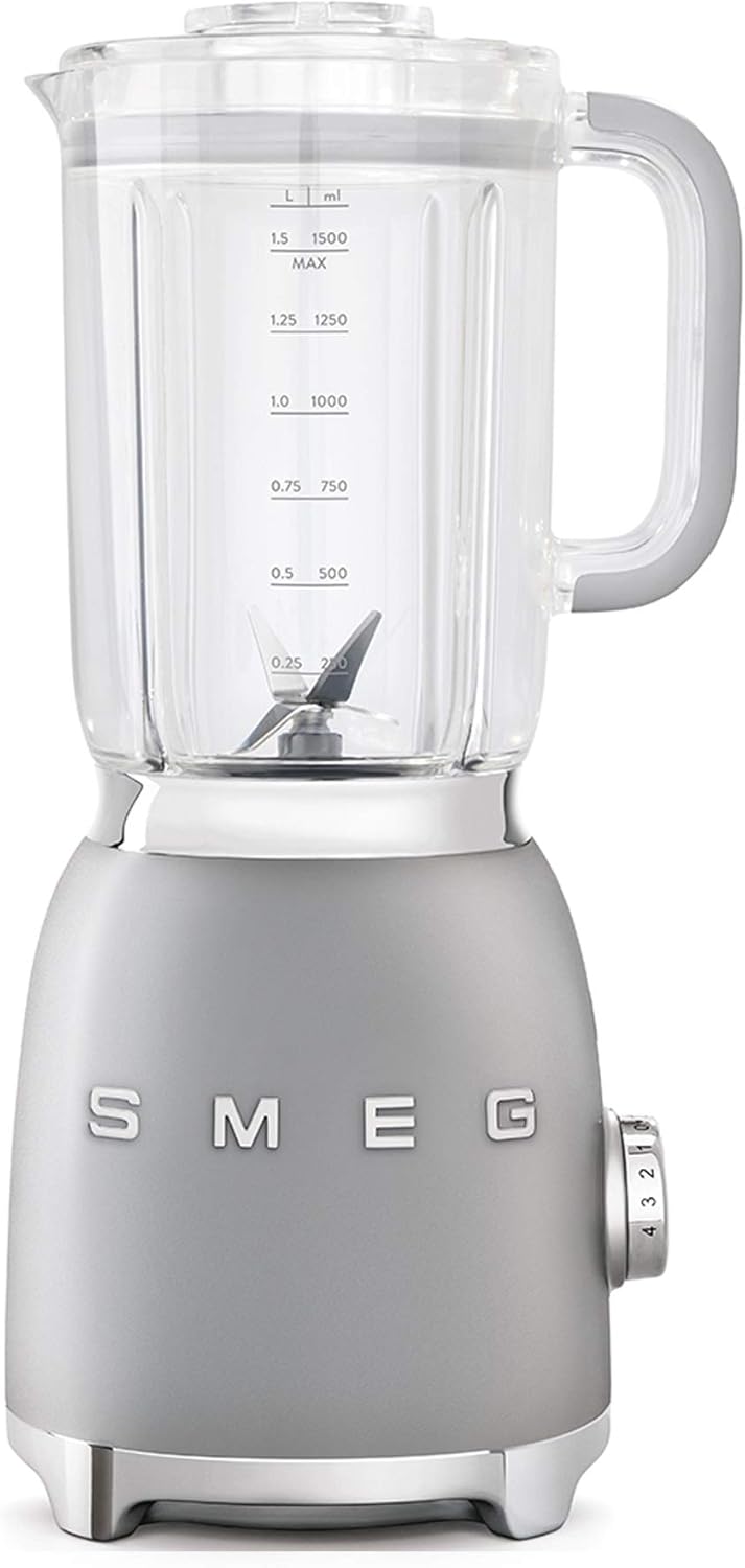 SMEG, BLF01SVEU Frullatore da 1,5 l, 4 velocità, 3 programmi automatici, Doppia lama rimovibile, Coperchio trasparente con tappo dosatore, Antiscivolo, 800W, Argento