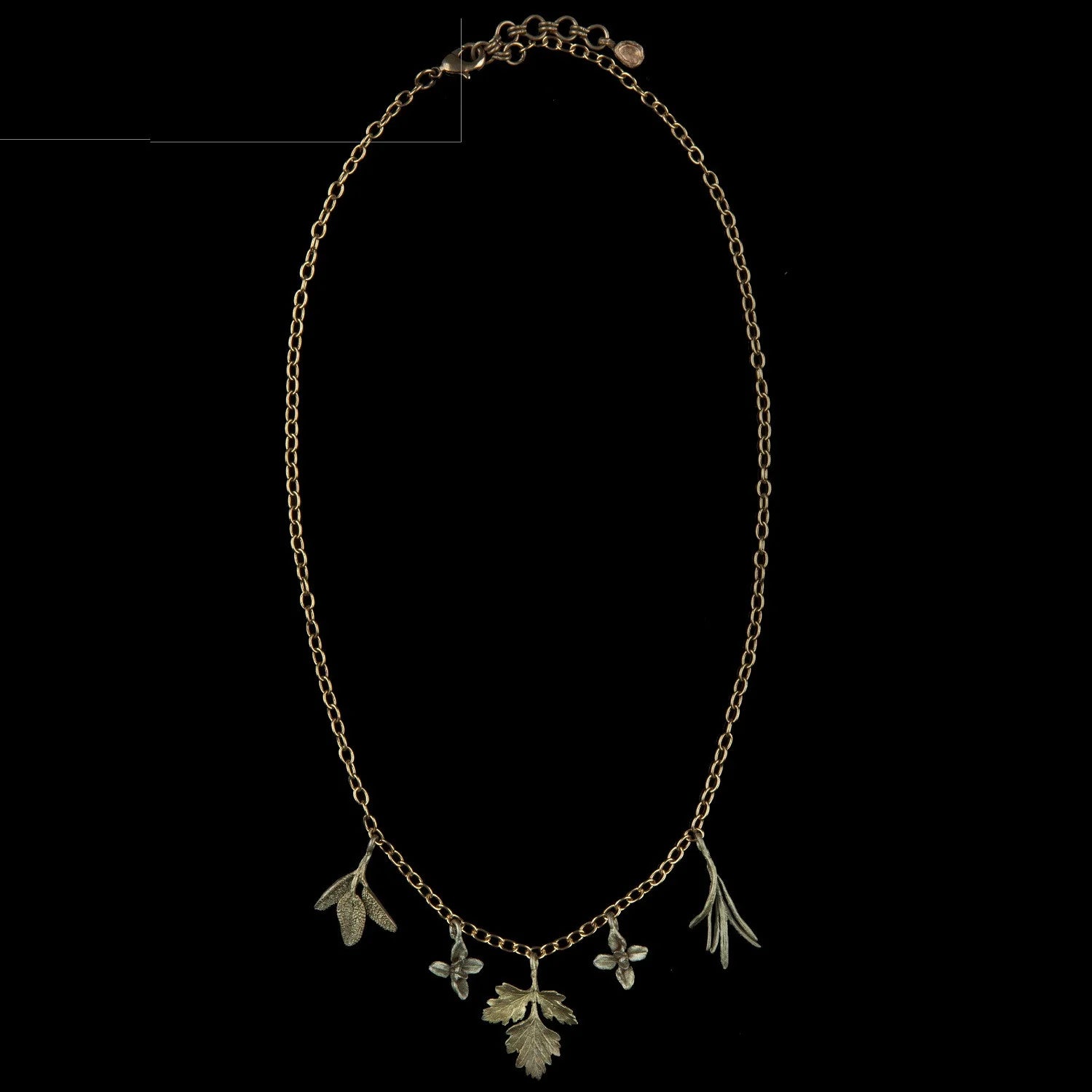 Collier con piccole erbe