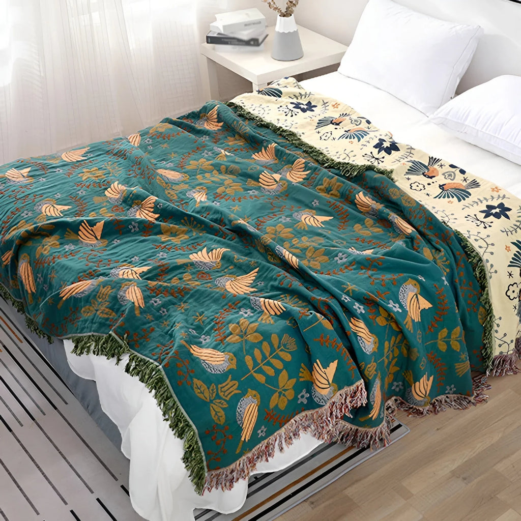 Wendbare Boho-Baumwolldecke – Mit handgefertigter Stickerei von Vgeln und Blumen