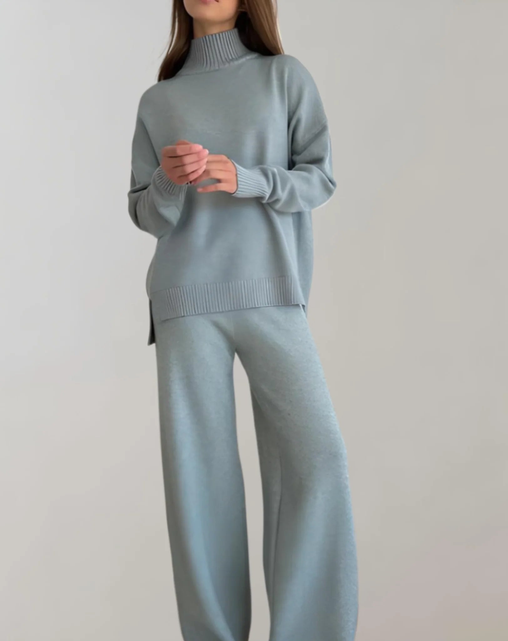 2-teiliges Set aus lockerem Strickpulli mit Rollkragen und weit geschnittener Hose