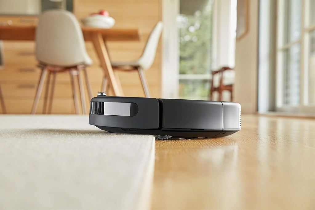 Robot aspirapolvere e lavapavimenti iRobot Roomba Combo Essential (Y0112), potente aspirazione e lavaggio, sistema di pulizia a 4 fasi, 3 livelli di aspirazione, pulizia Spot, controllabile tramite app, pulsanti o voce, Bianco