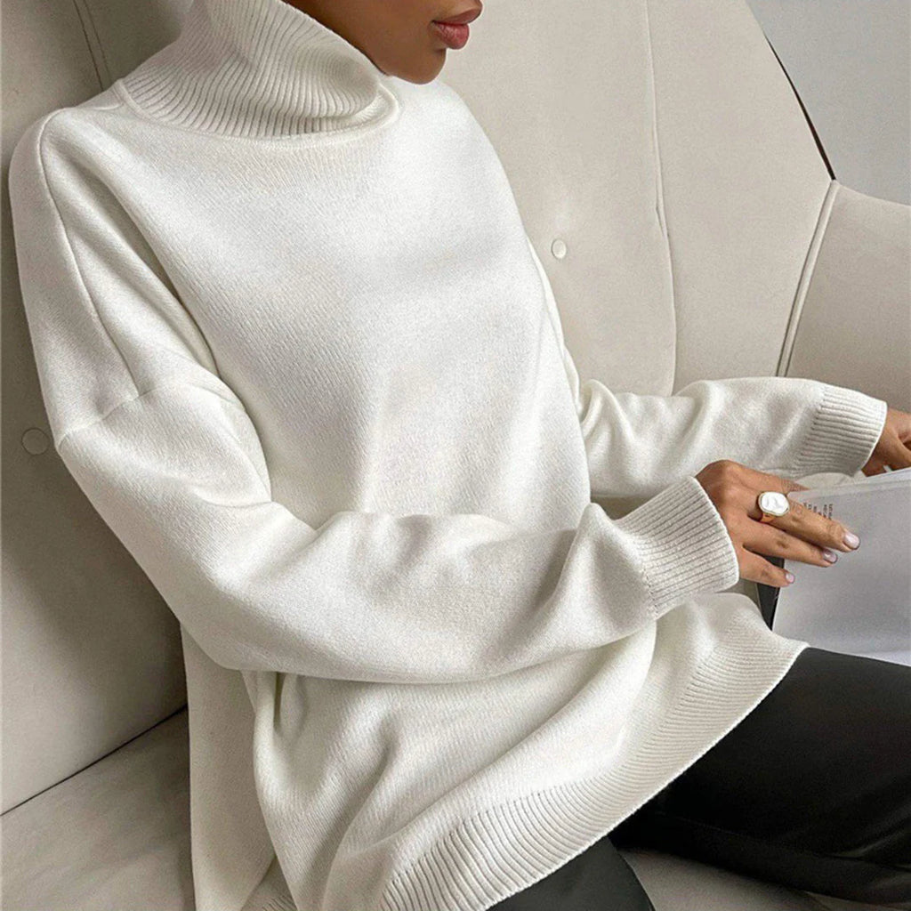 Maglione da donna in blu scuro con spacco laterale, versatile ed elegante - Lozenda