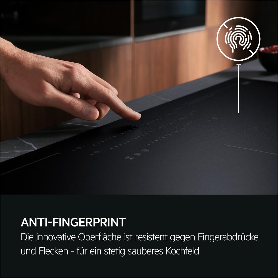 AEG piano cottura a induzione autonomo 80cm con cappa integrata / Prodotto in Germania / 4 zone cottura Flexi con funzione Bridge (combinazione di 2 zone) / Funzione automatica della cappa / Filtro a carbone attivo / COLI84COXB