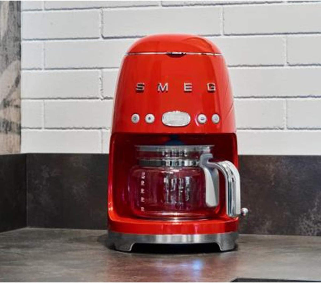 Smeg, DCF02BLMEU, Macchina da caffè con filtro, Funzione aroma e avvio automatico, Caraffa in vetro fino a 12 tazze, 2 livelli di intensità, Funzione di mantenimento del calore, 1050W, Nero opaco