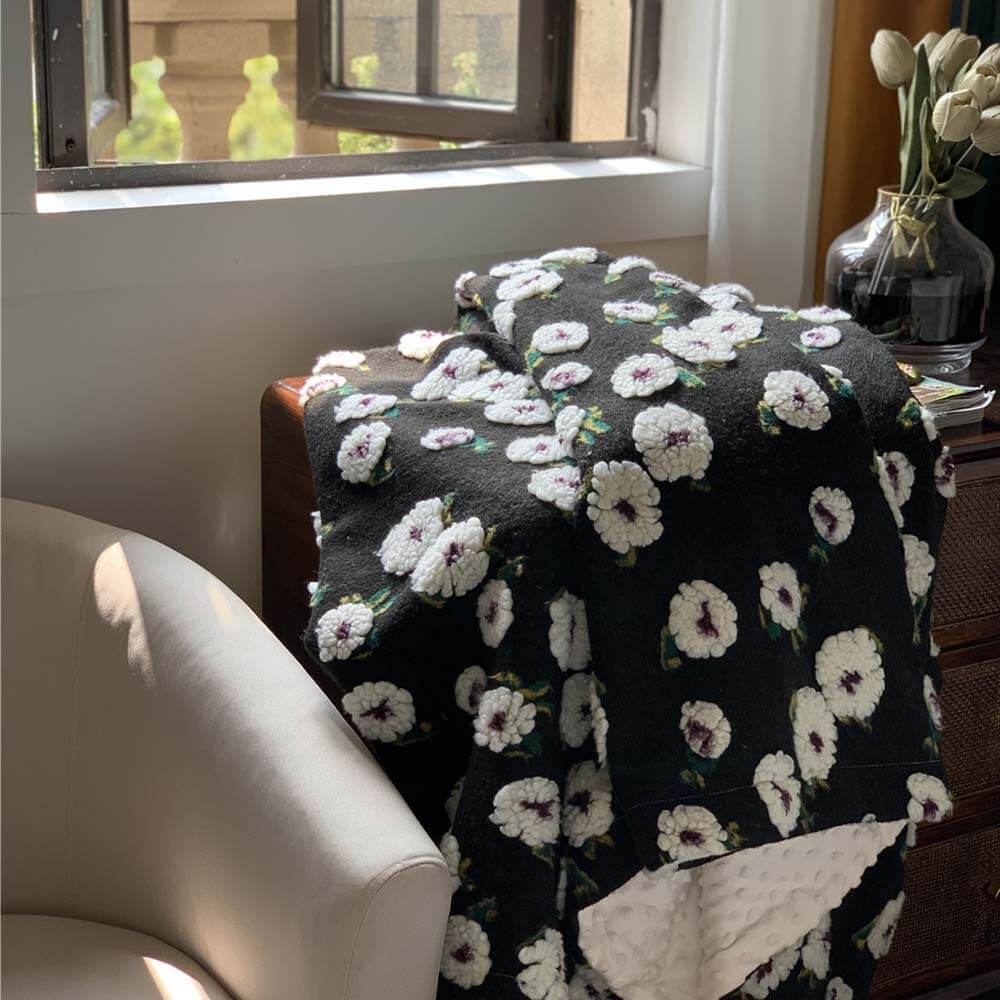 Romantische Kuscheldecke aus Jacquard-Fleece und Minky für Mensch und Tier