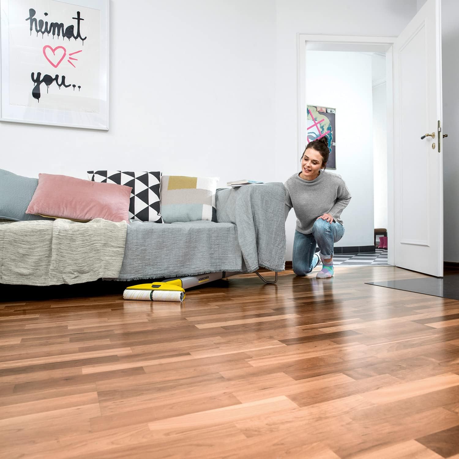 Kärcher Lavapavimenti elettrico EWM 2, lavapavimenti senza fili con 2 rulli in microfibra rotanti, durata della batteria: circa 20 min, capacità di superficie per carica della batteria: circa 60 m², bianco