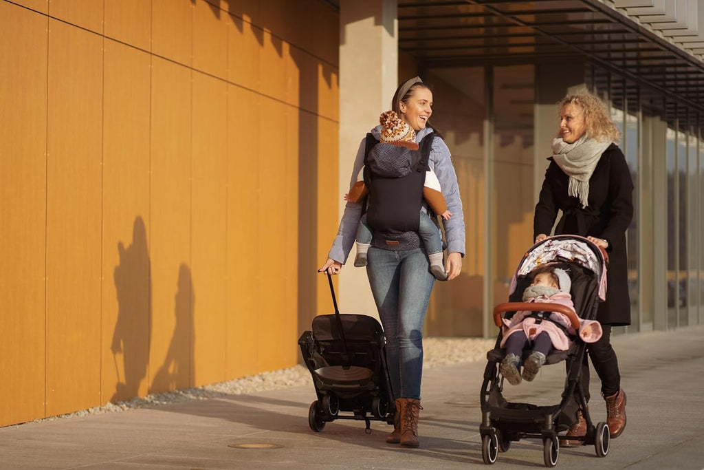 MOMI ESTELLE Kinderwagen für Kinder ab 6 Monat bis zu max körpergewicht von 15 kg, klappbar auf die Maße 65 x 51 x 21 cm, gewicht 7,5 kg, 5-Punkt-Sicherheitsgurt, koffer, grau-gold, Räder 6''/6,5''