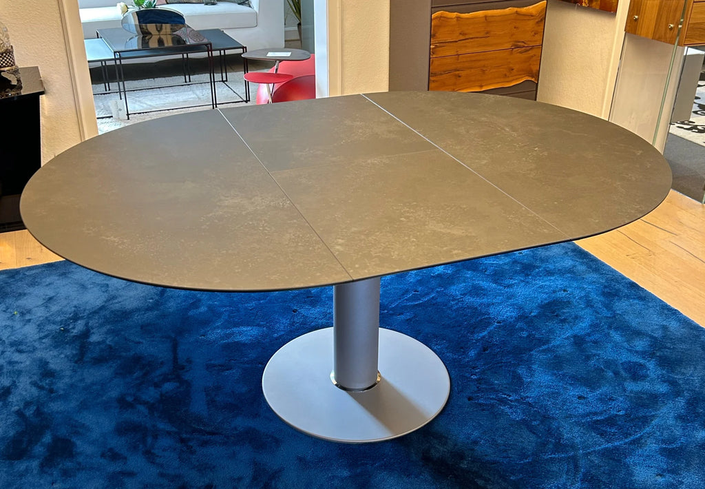 Tavolo da pranzo Ronald Schmitt Linda rotondo 120 cm, allungabile a 170 cm, piano in ceramica