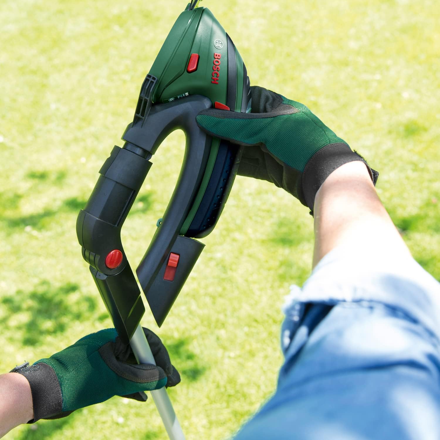 Set di tosaerba a batteria Bosch Isio (3,6 Volt, lunghezza lama 12 cm, distanza tra i denti 8 mm, con guanti da giardinaggio XL inclusi, in softcase) - Amazon Edition
