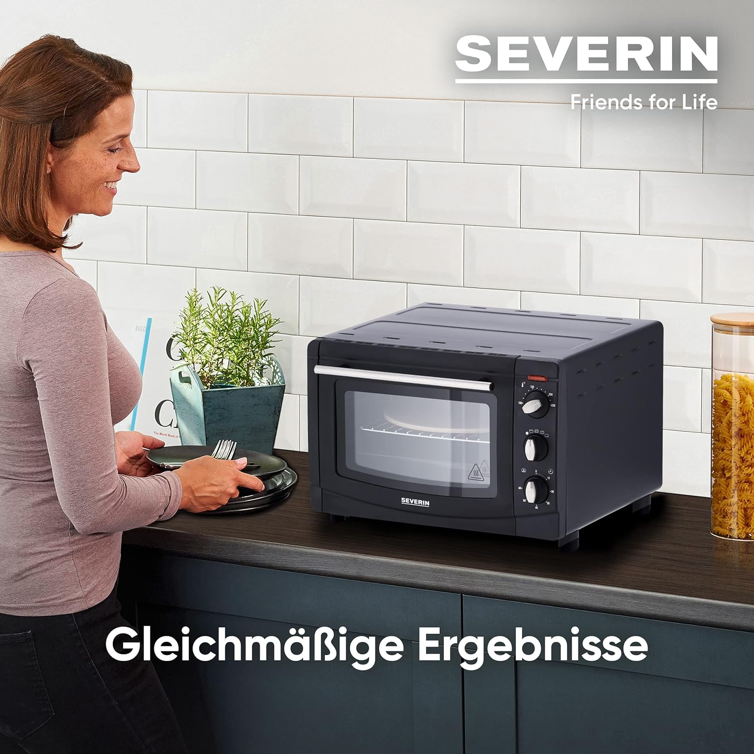 SEVERIN Back- und Toastofen mit Umluftfunktion, Mini Backofen mit Grillrost, Backblech, Drehspie und Pizzastein, vielseitiger Heiluftofen mit 20 L Kapazitt, 1.500 W, schwarz, TO 2068