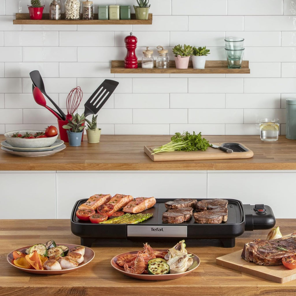 Tefal Maxi Plancha Elektro-Tischgrill CB690D, Extra groß, Antihaft Teppanyaki Platte, Leichte Reinigung, Innen und außen nutzbar, Inkl. abnehmbarem Windschutz + Spatel, 2300W, Schwarz/Silber