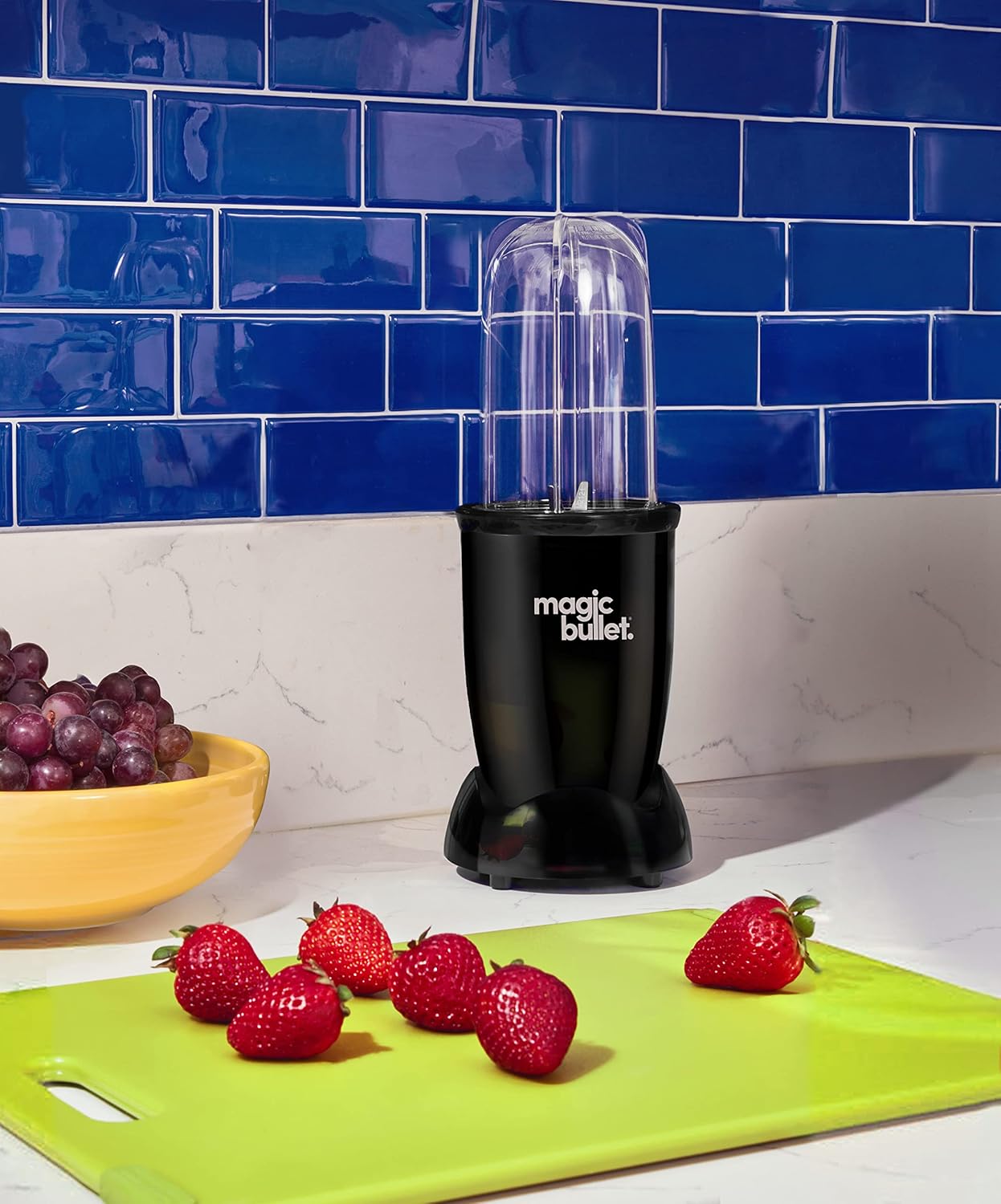 Magic Bullet, frullatore elettrico, tritatutto, frullatore per smoothie, frullatore multifunzione, potenza 200 Watt, 2 tazze da viaggio da 560 ml e 355 ml, nero, MBR10B