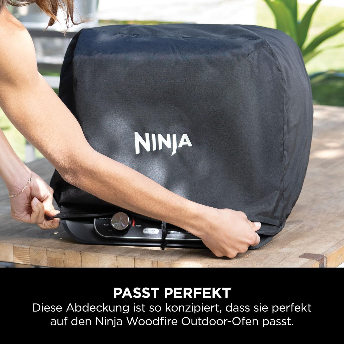 Ninja Woodfire verstellbarer Ständer und Beistelltisch, Außenofen- und Grillständer, robuster Outdoor-Kochtisch und Pizzaofenständer, Schwarz 4718J800EUUK