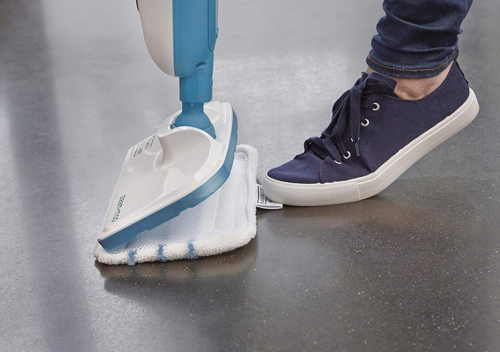 Black+Decker Scopa a vapore Steam Mop FSM13E1 da 1.300W (Pulitore a vapore per una pulizia igienica e profonda, manico e testa rimovibili, facile da usare, incl. 1 panno in microfibra)