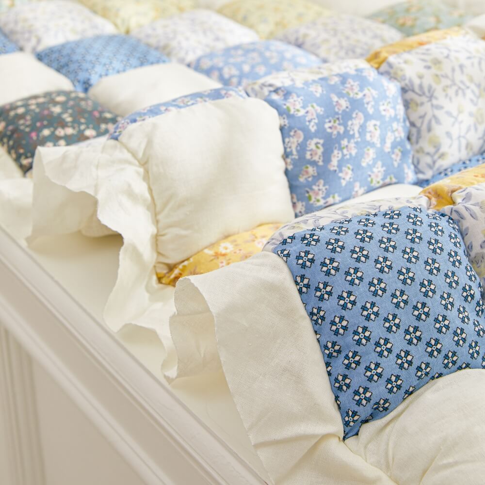 Handgefertigter Patchwork-Sofabezug mit Blumenmuster für ultimativen Komfort