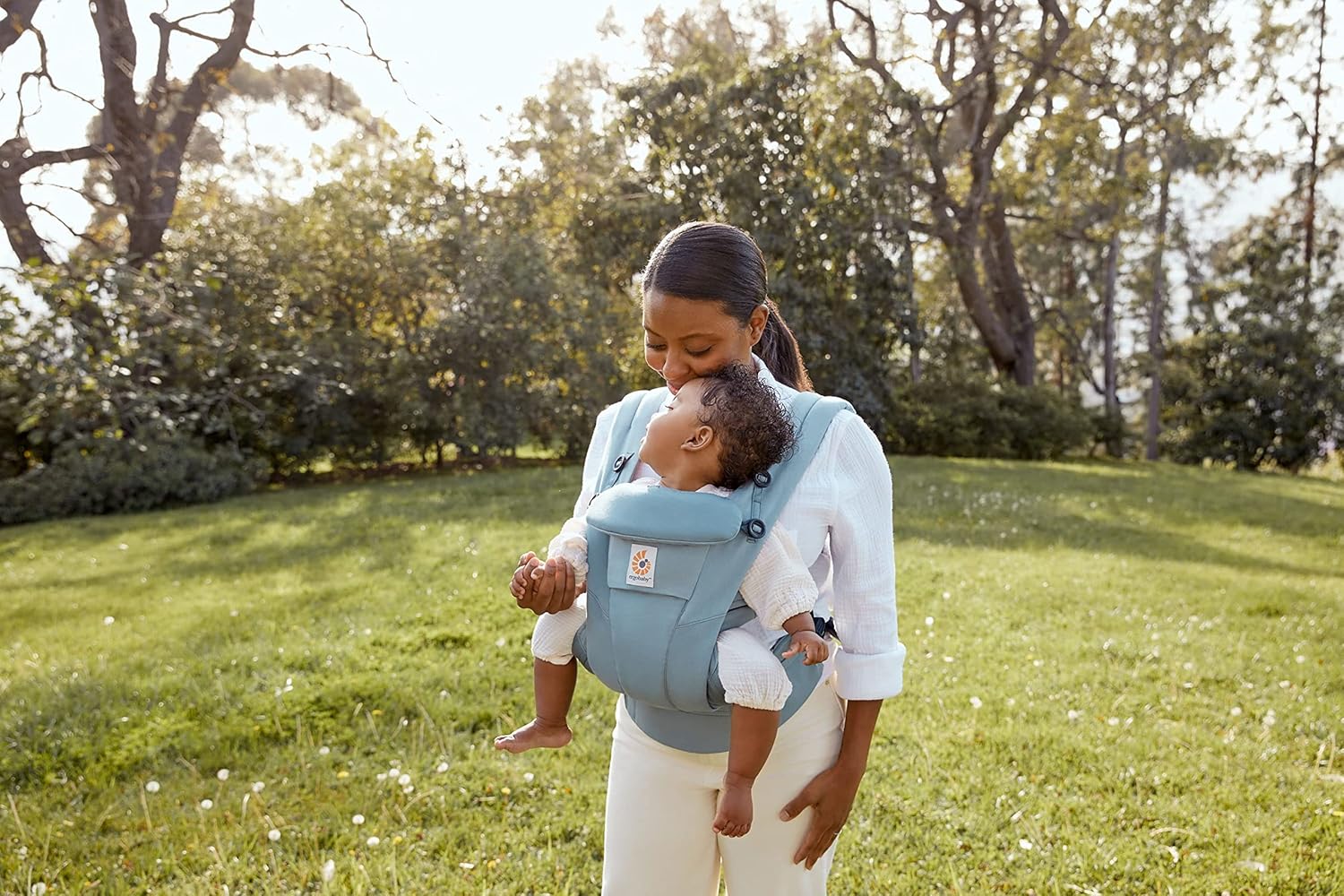 Ergobaby Omni Breeze Marsupio per Neonati dalla Nascita fino a 20 kg, Morbido Mesh SoftFlex a 4 Posizioni, Ergonomico, Porta Bebè, Natural Beige
