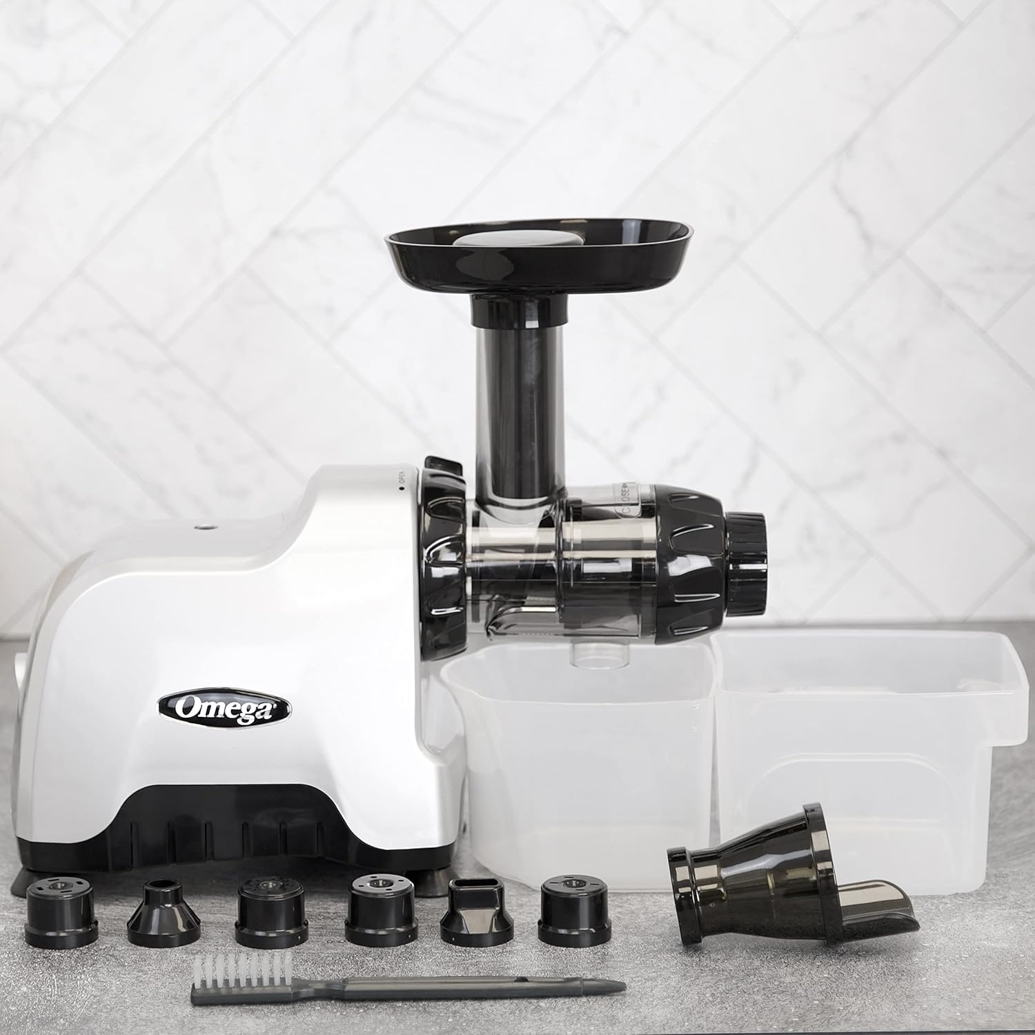 Omega CNC80S Estrattore di Succo Multi-Funzione a Lenta Velocità Compatto - Orizzontale, Plastica, Argento