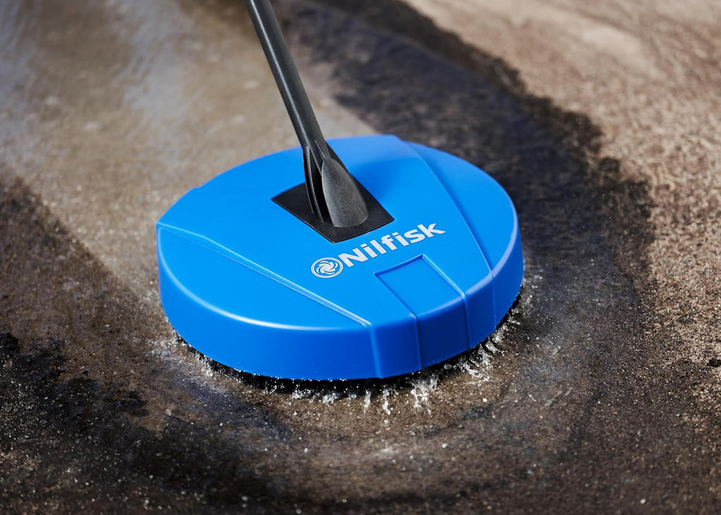 Nilfisk C 110.7 Bar Hochdruckreiniger + Schaumsprüher + Kompakt-Flächenreiniger + Bürste - Mini-Druckreiniger für Außenbereiche und Autos (1400 W)