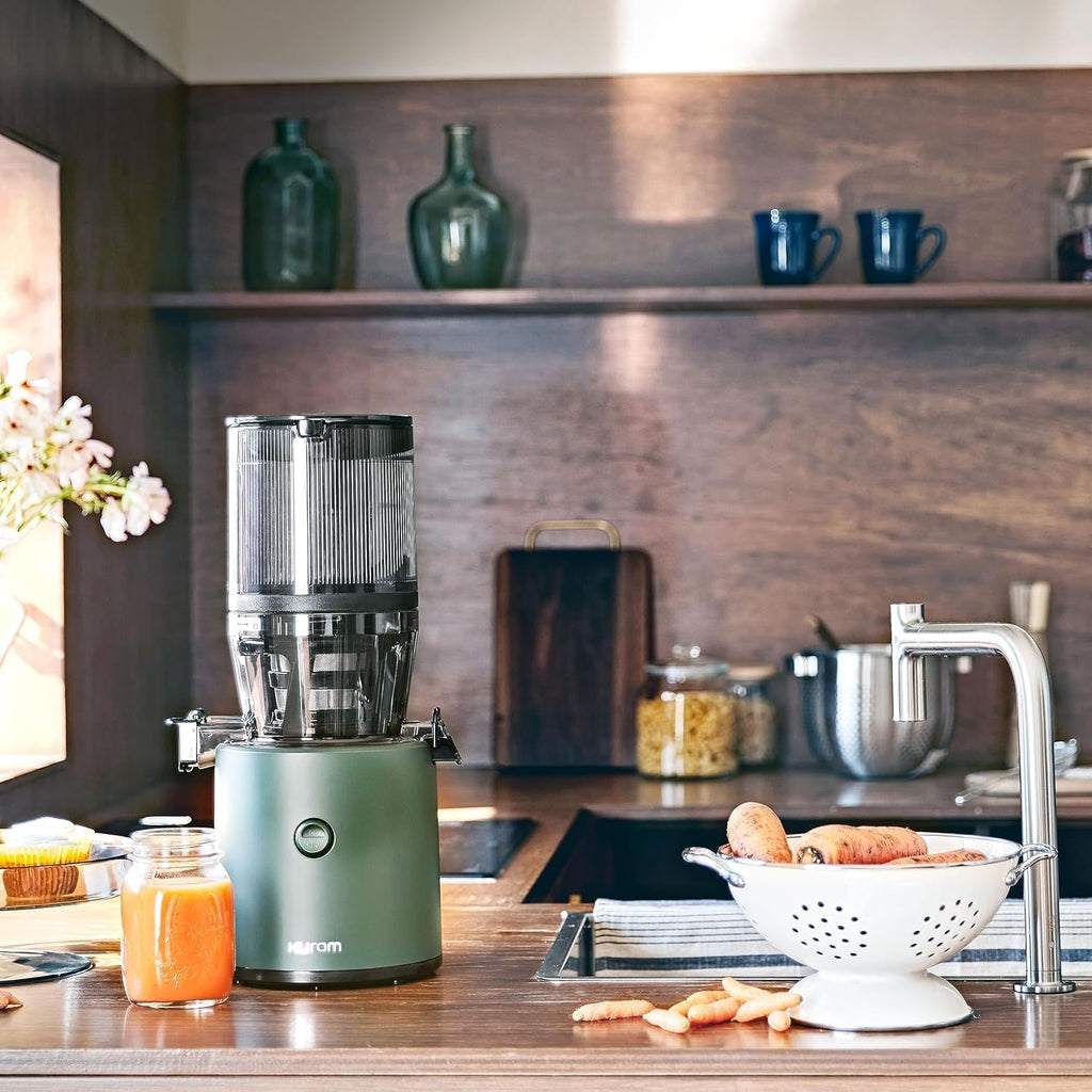 HUROM | Estrattore di succo per frutta e verdura | Slow Juicer | H320N | Spremiagrumi elettrico a freddo | Motore silenzioso | Facile da pulire | Con caraffa grande e filtro a setaccio da 2L | 200 Watt | Senza BPA | Nero