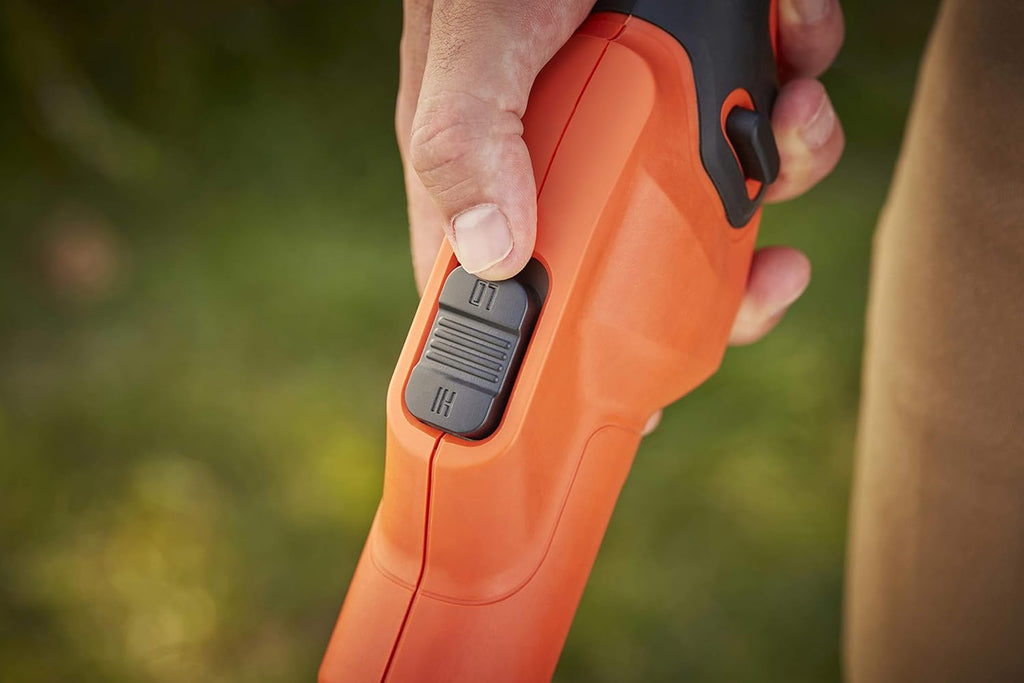 BLACK+DECKER Rasentrimmer mit Akku und Ladegerät - Freischneider - Rasenkantenschneider 36V 2,5Ah, Schnittbreite 33 cm, kohlebürstenloser Motor, mit Fadenverlängerung, Variable Drehzahl BCSTA536L1