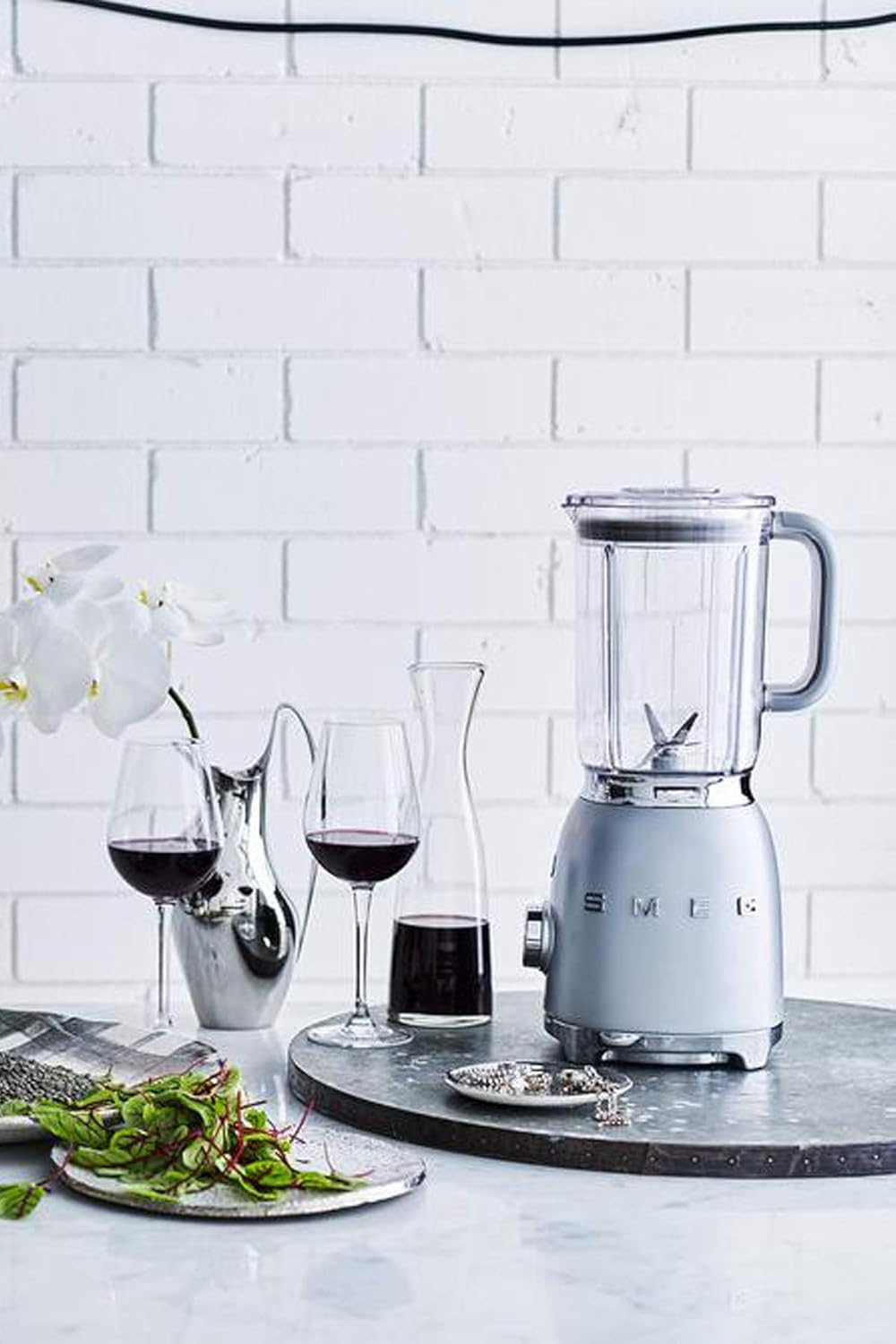 SMEG, BLF01SVEU Frullatore da 1,5 l, 4 velocità, 3 programmi automatici, Doppia lama rimovibile, Coperchio trasparente con tappo dosatore, Antiscivolo, 800W, Argento