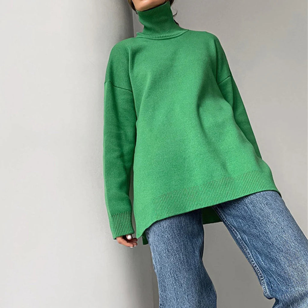 Maglione da donna in blu scuro con spacco laterale, versatile ed elegante - Lozenda