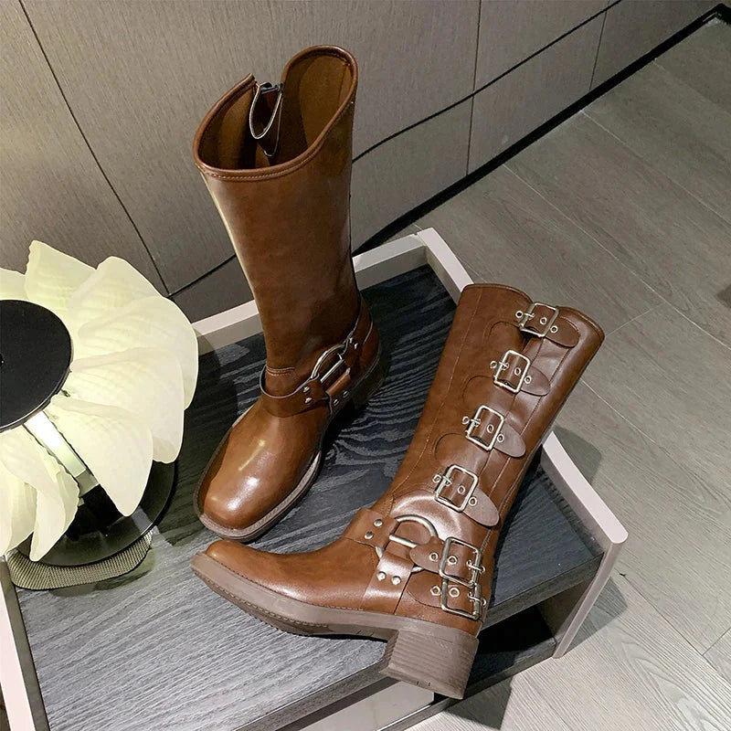 Lozenda  - Vintage Stiefel mit Riemen für Frauen