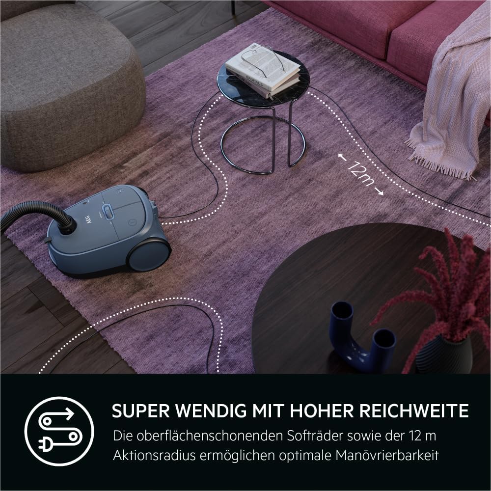 AEG CLEAN 6000 AB61C2DB Aspirapolvere con sacco / elevata potenza di aspirazione / include bocchetta per imbottiti / 50% plastica riciclata / ideale per proprietari di animali domestici / pulizia di tappezzeria / cavo da 12 m / 750 W / Blu