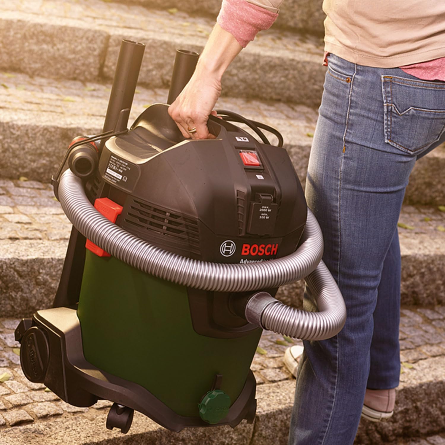 Aspiratore Bosch per solidi e liquidi AdvancedVac 20 (1200 Watt, capacità serbatoio 20 litri, in scatola di cartone)