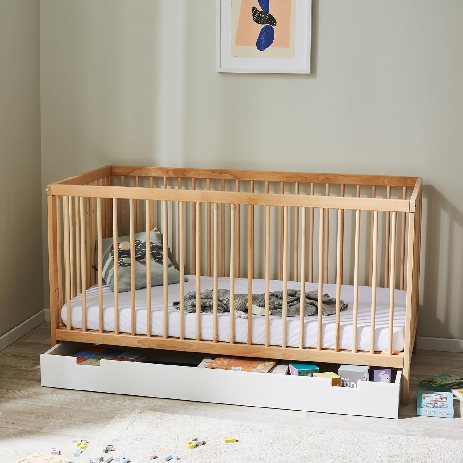 Kids Collective Lettino per neonati 60x120 regolabile in altezza e sponde rimovibili, opzionale con cassetto e materasso | Legno di faggio bianco molto stabile Prodotto in Europa