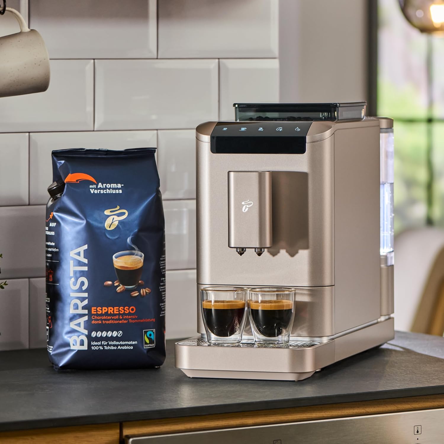 Tchibo Macchina da caffè automatica Esperto2 Caffè con funzione 2 tazze per Caffè Crema ed Espresso, Nero Granito - INCLUSO set di prova caffè GRATUITO